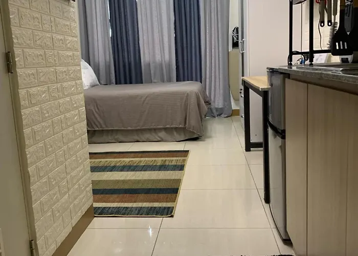 Comfy Unit With Wi-fi, Pinas City, Parking Rent Optional